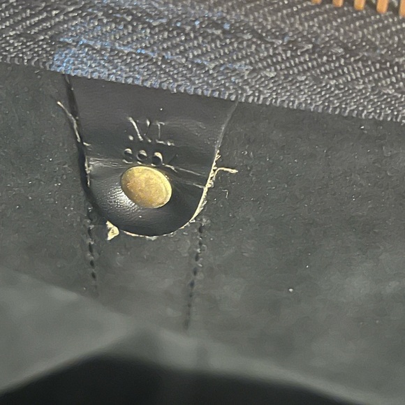 Black epi keepall 55. LV at its finest! - Picture 7 of 8